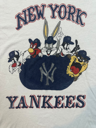 Yankees Looney Tunes Tshirt size XL