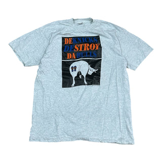 1993 Knicks DeStroy DaBulls Tshirt size XL (Foot Print)