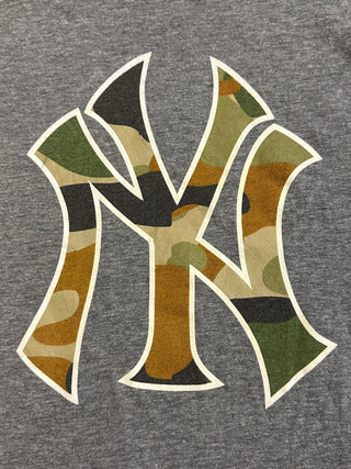 Yankees Army Logo Tshirt size XL