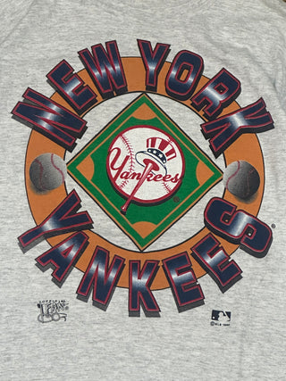 Yankees Circle Logo Tshirt size L