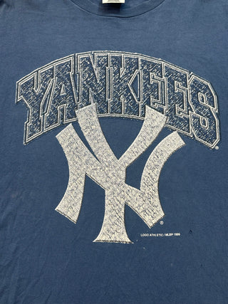 1999 Yankees Trashed Tshirt size XL