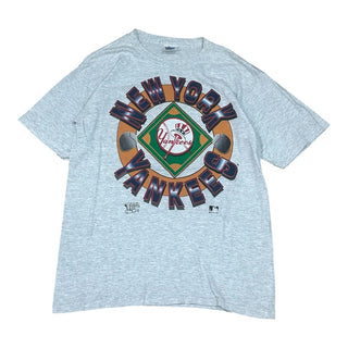 Yankees Circle Logo Tshirt size L