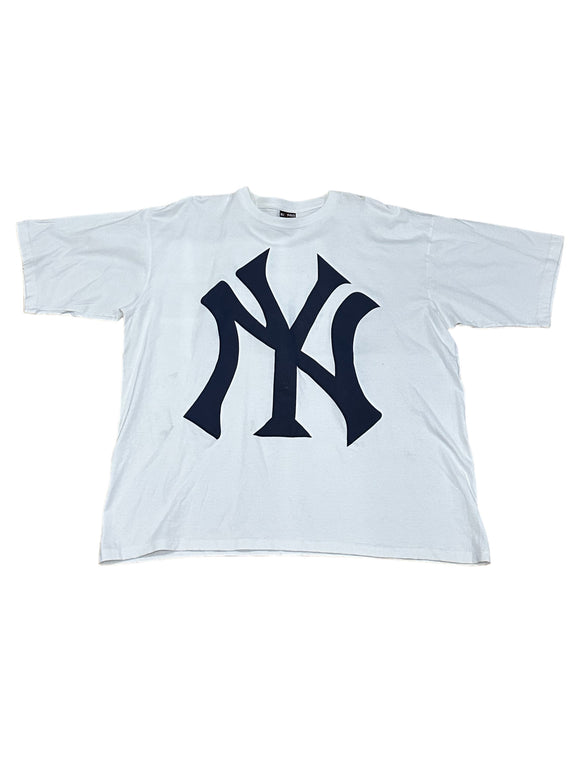 Yankees Big Logo Oversized Tshirt size 2X