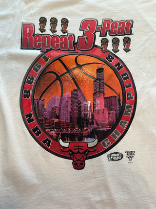 1998 Chicago Bulls Repeat 3 Peat Tshirt Sz XL (MTS21)